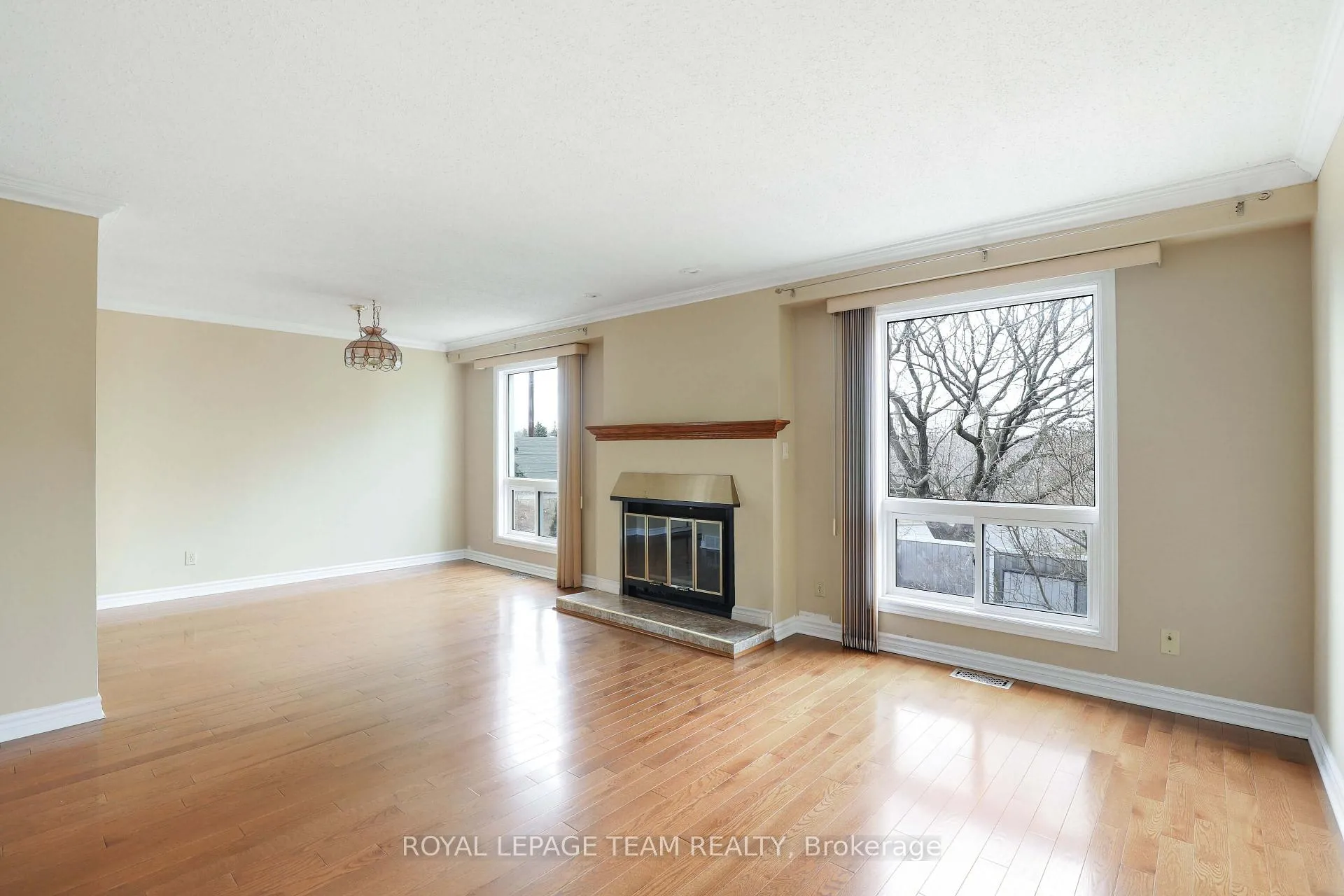 Photo 8 of 1136 Des Bouleaux Place, Ottawa, Convent Glen North — HOMEH
