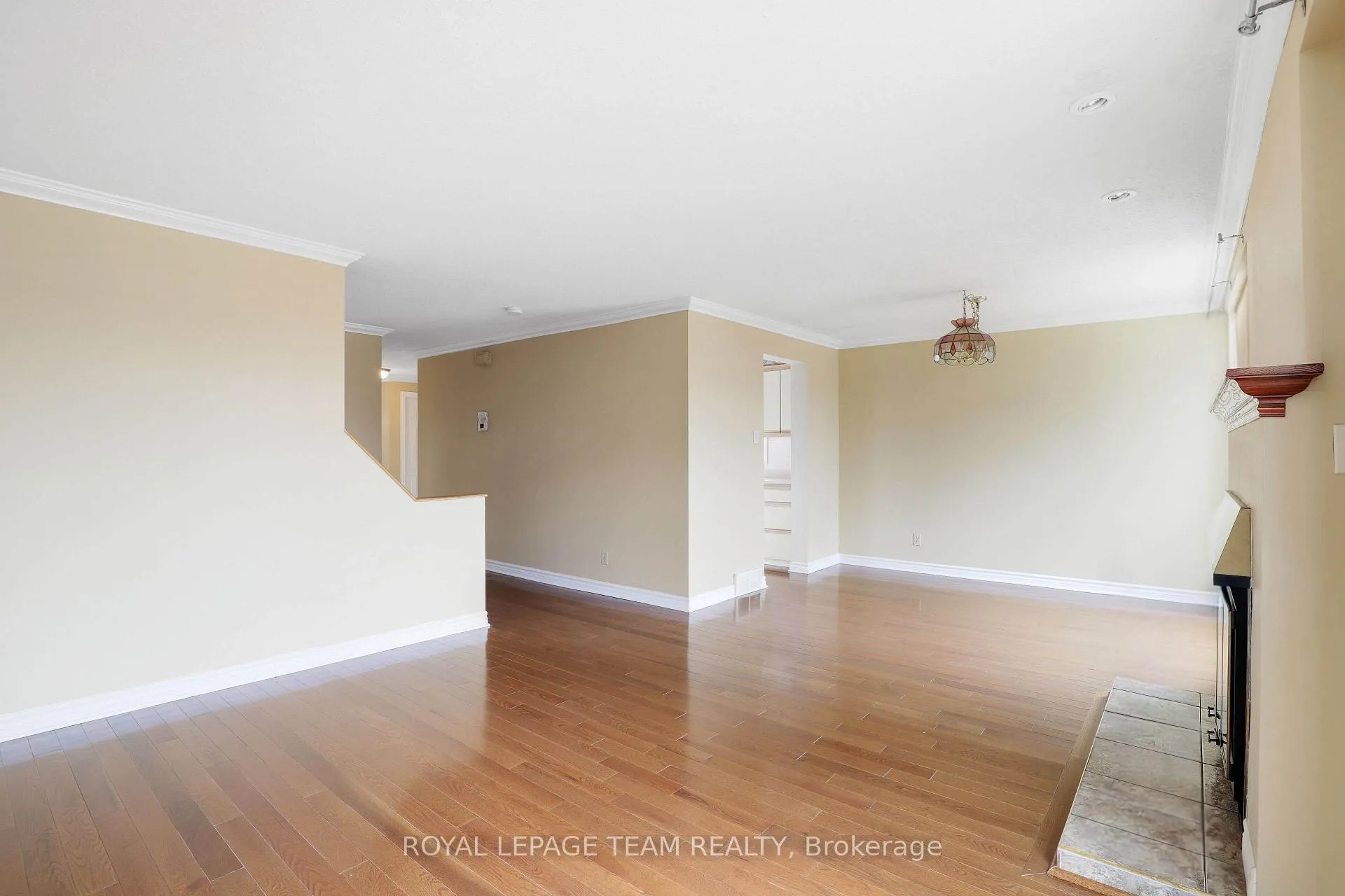 Photo 9 of 1136 Des Bouleaux Place, Ottawa, Convent Glen North — HOMEH