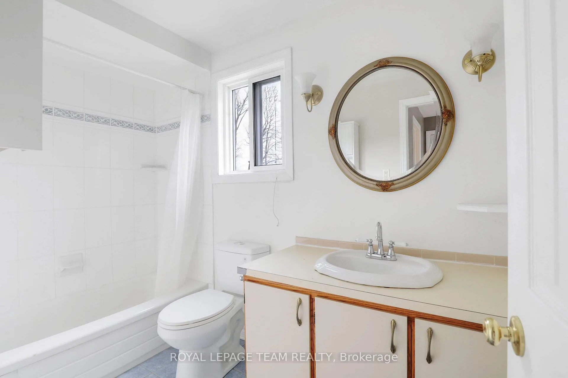 Photo 15 of 1136 Des Bouleaux Place, Ottawa, Convent Glen North — HOMEH