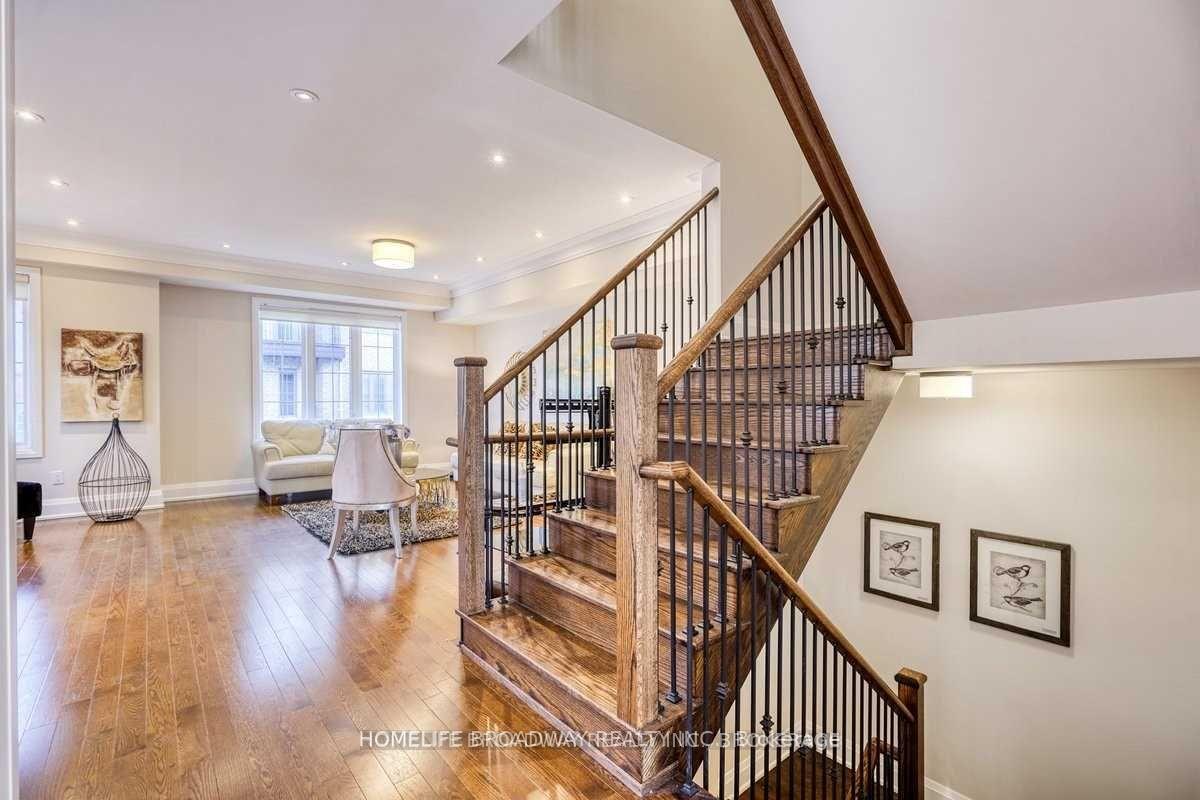 Photo 4 of 1 Mildred Temple Way, Markham, Unionville — HOMEH