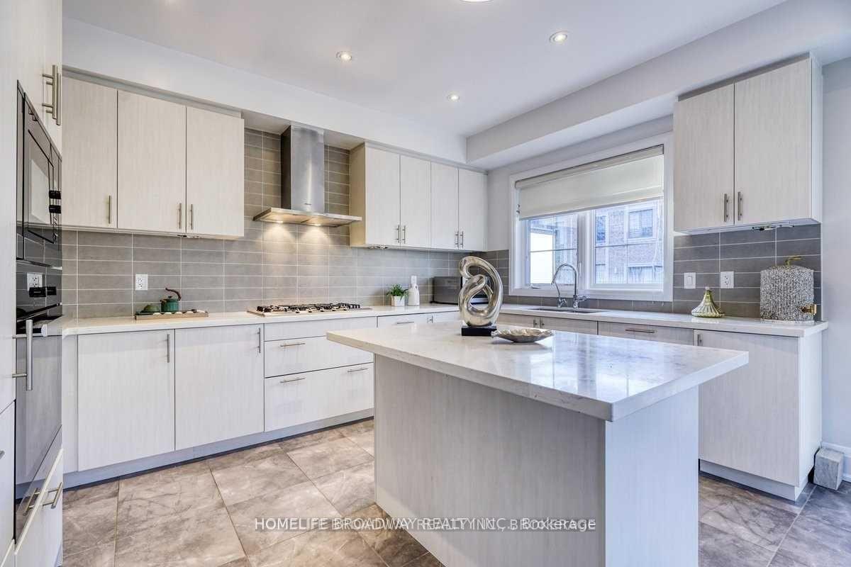 Photo 14 of 1 Mildred Temple Way, Markham, Unionville — HOMEH
