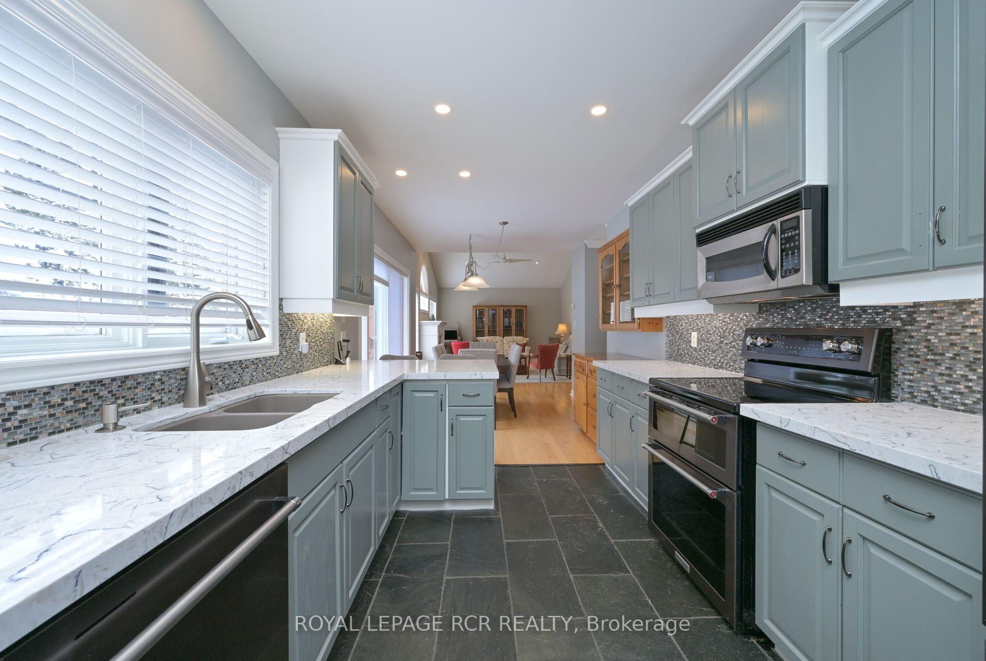Photo 10 of 42 Napa Ridge, New Tecumseth, Alliston — HOMEH