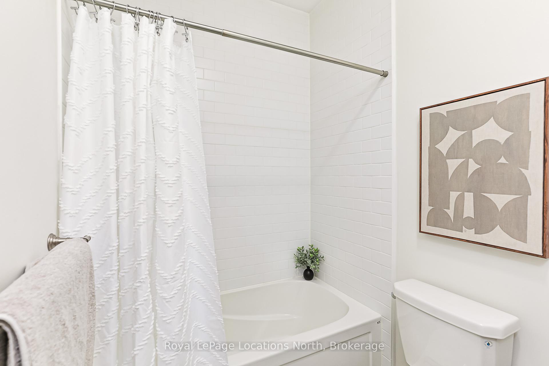 Photo 9 of 75 Kari Crescent, Collingwood — HOMEH