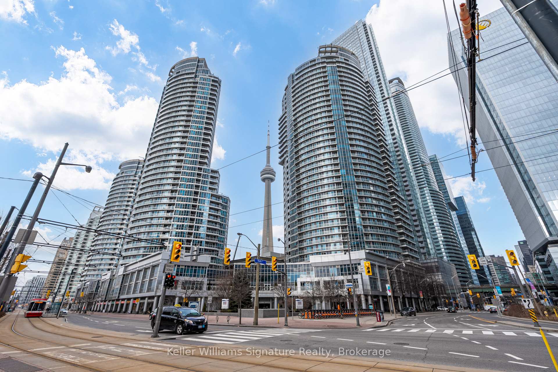 Photo 3 of Unit 1010, 8 York Street, Toronto, Waterfront Communities — HOMEH