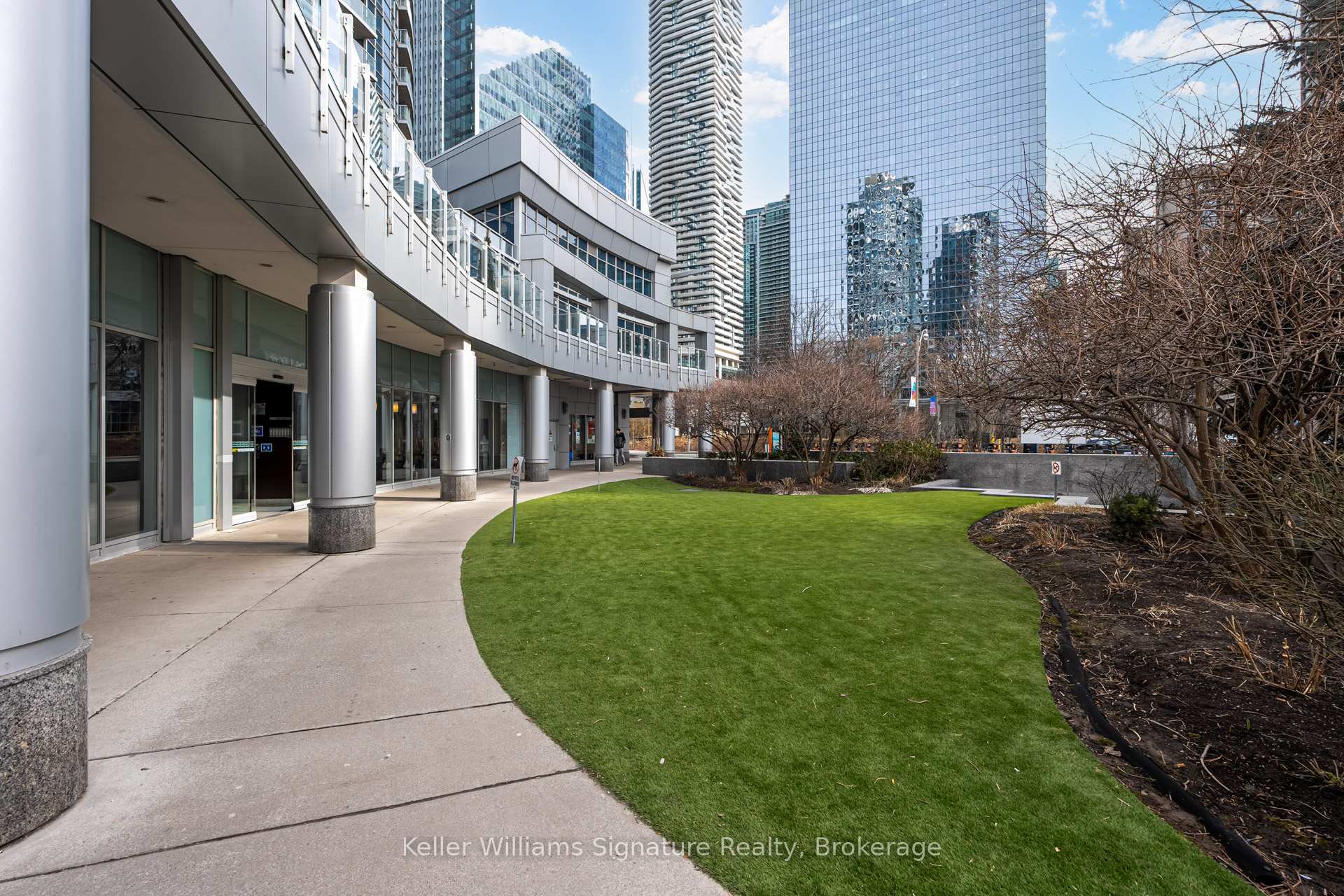 Photo 4 of Unit 1010, 8 York Street, Toronto, Waterfront Communities — HOMEH