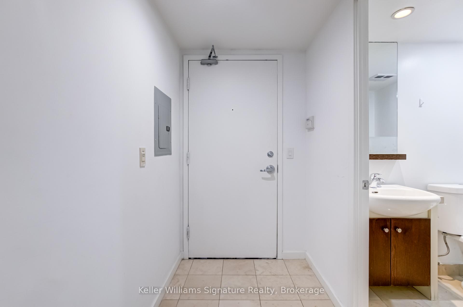 Photo 6 of Unit 1010, 8 York Street, Toronto, Waterfront Communities — HOMEH