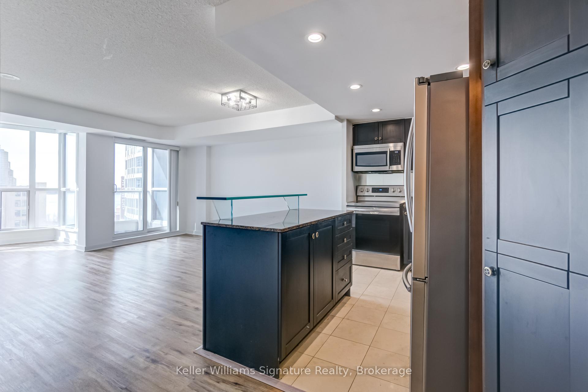 Photo 8 of Unit 1010, 8 York Street, Toronto, Waterfront Communities — HOMEH