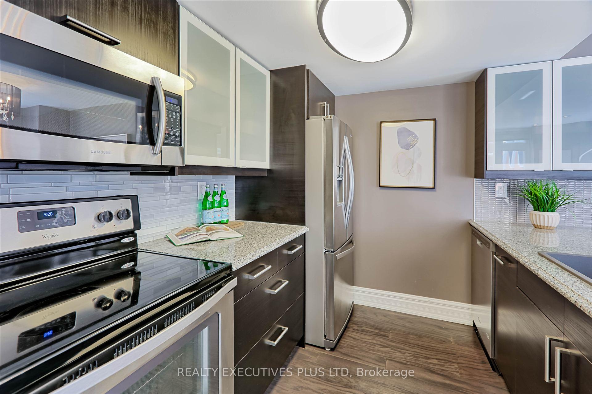 Photo 6 of Unit 9, 98 Redpath Avenue, Toronto, Mount Pleasant West — HOMEH