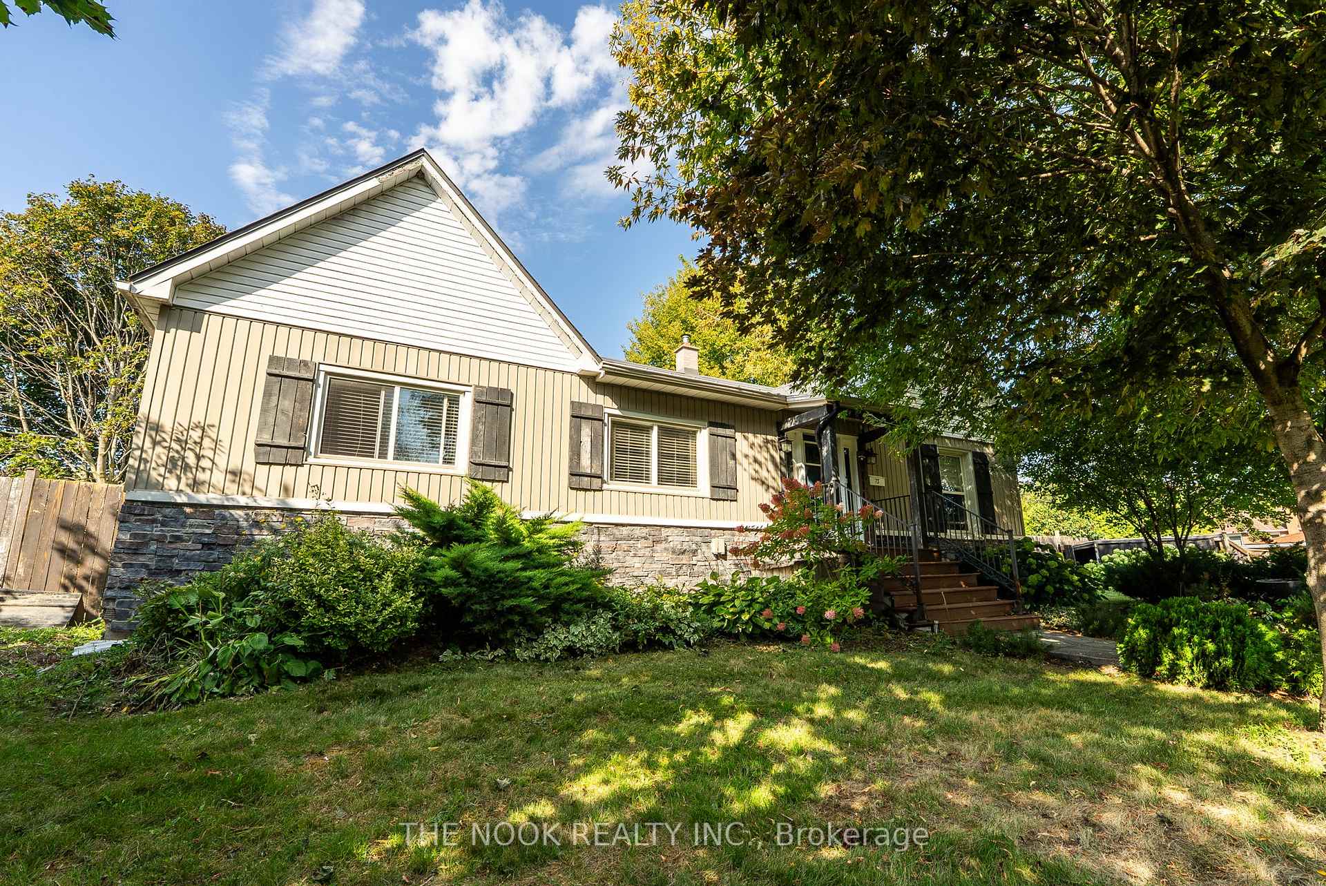 Photo 1 of 73 Waverley Road, Clarington, Bowmanville — HOMEH