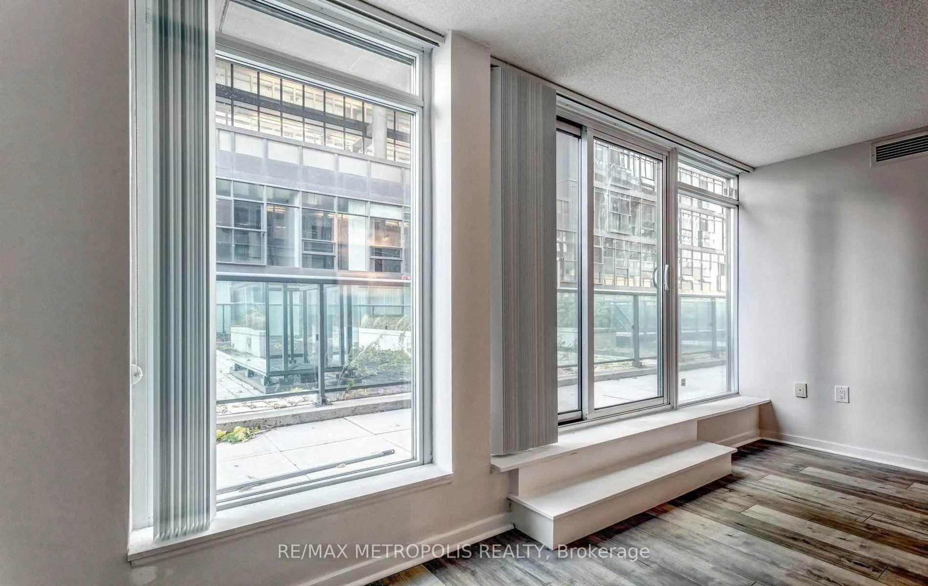 Photo 9 of Unit 712E, 36 Lisgar Street, Toronto, Little Portugal — HOMEH