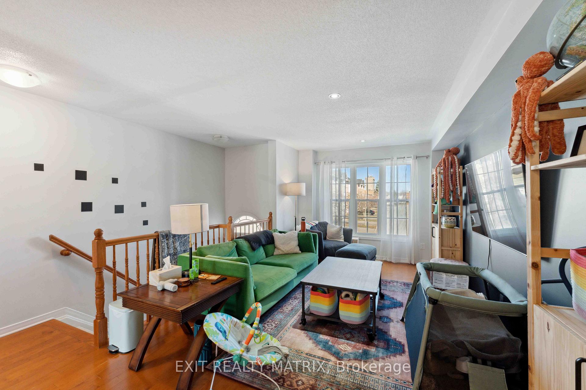 Photo 4 of 14 Jenscott Private, Ottawa, Central Park — HOMEH