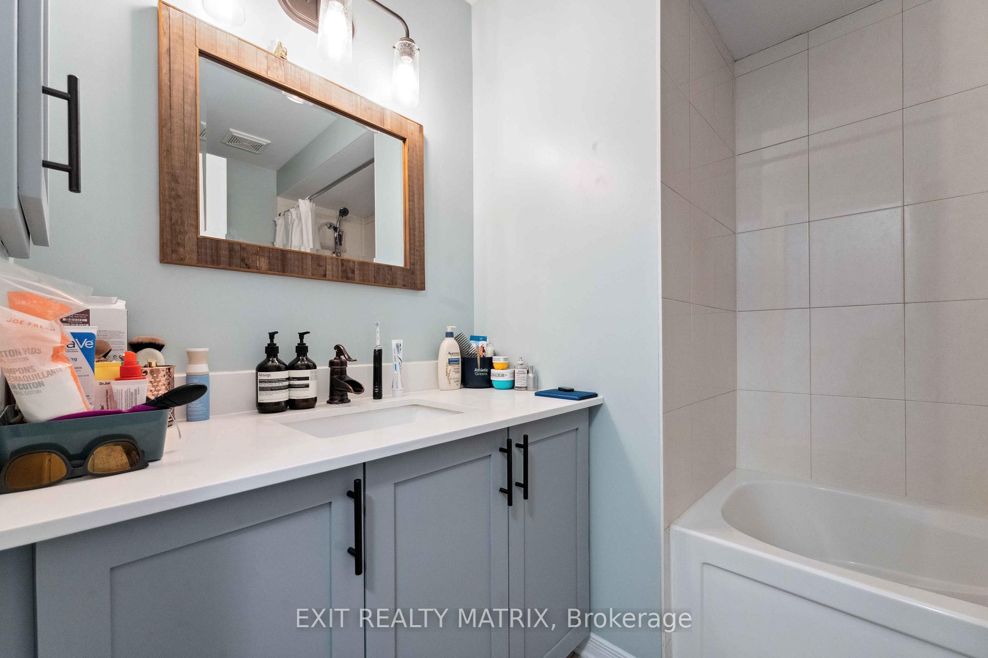Photo 20 of 14 Jenscott Private, Ottawa, Central Park — HOMEH