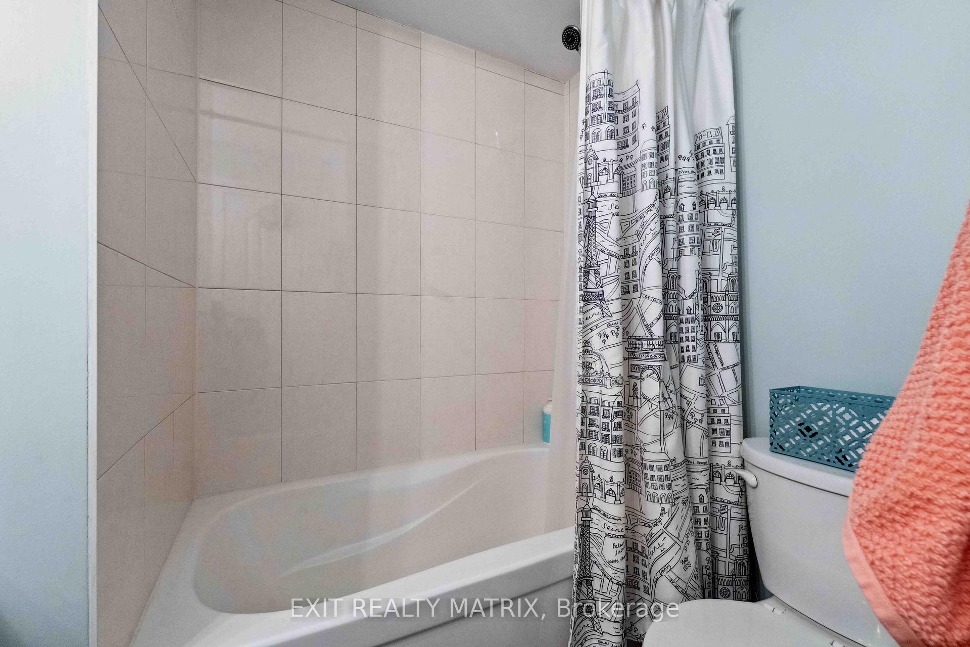 Photo 21 of 14 Jenscott Private, Ottawa, Central Park — HOMEH