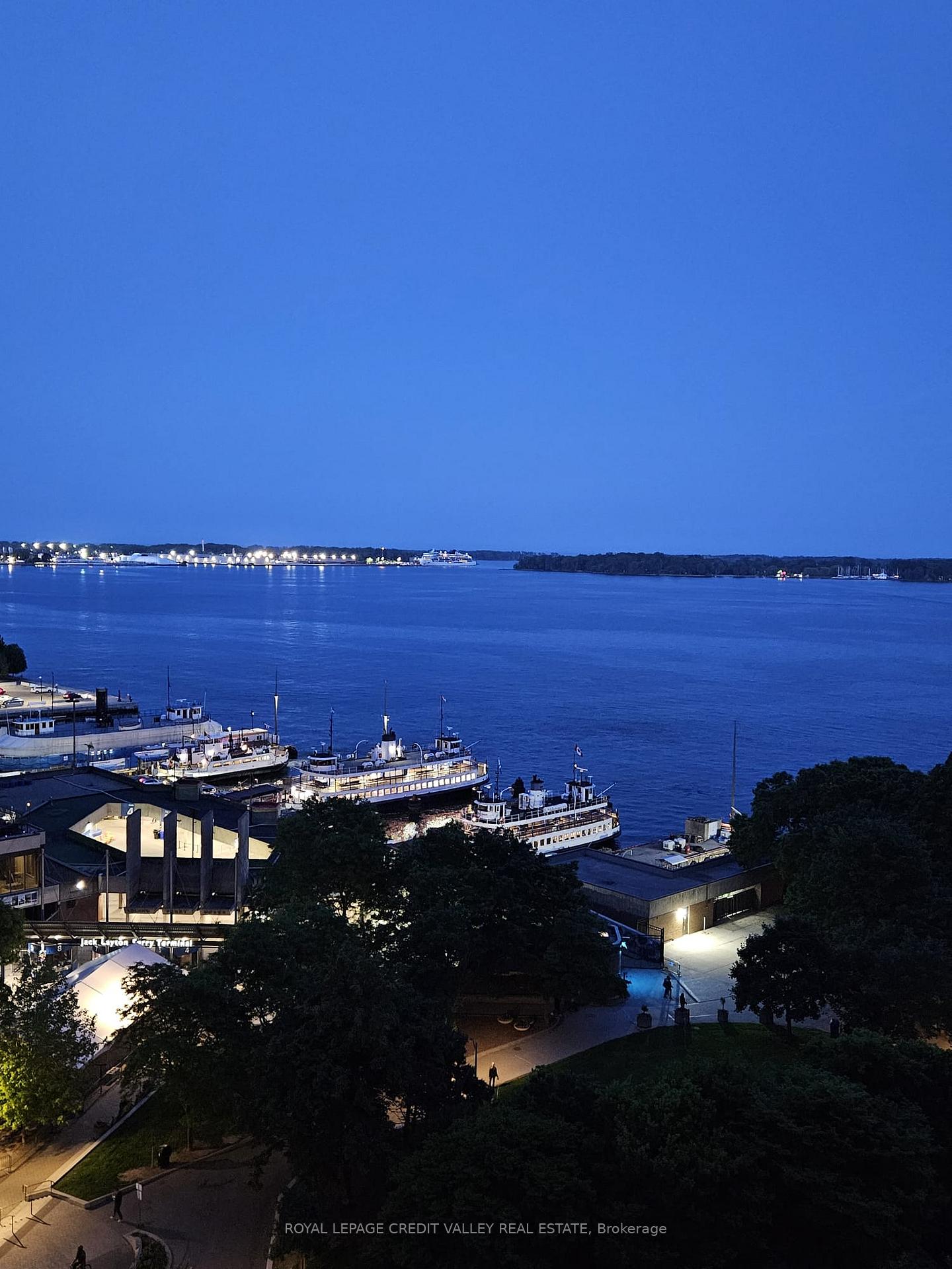 Photo 4 of Unit 1421, 33 Harbour Square, Toronto, Waterfront Communities — HOMEH