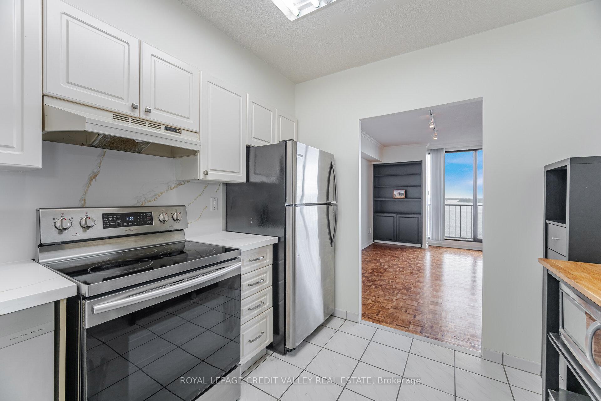 Photo 12 of Unit 1421, 33 Harbour Square, Toronto, Waterfront Communities — HOMEH