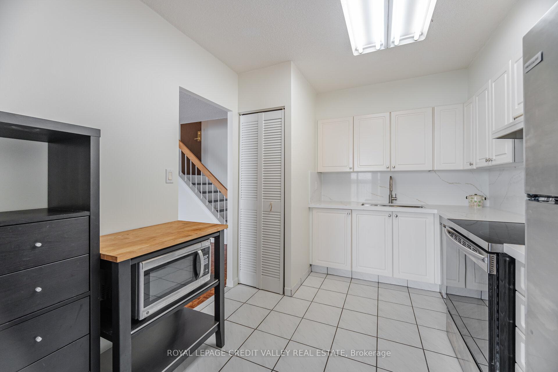 Photo 13 of Unit 1421, 33 Harbour Square, Toronto, Waterfront Communities — HOMEH