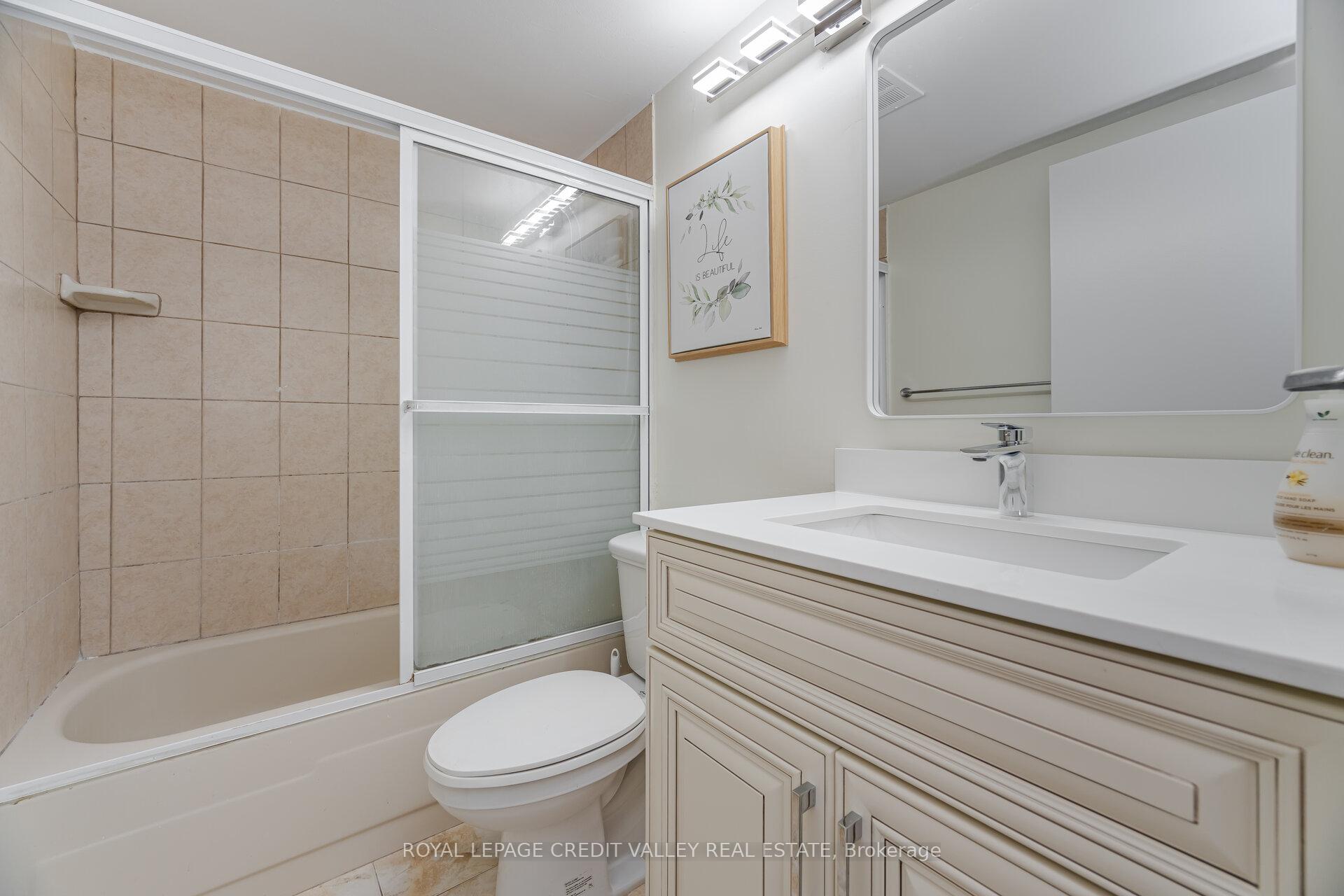 Photo 15 of Unit 1421, 33 Harbour Square, Toronto, Waterfront Communities — HOMEH