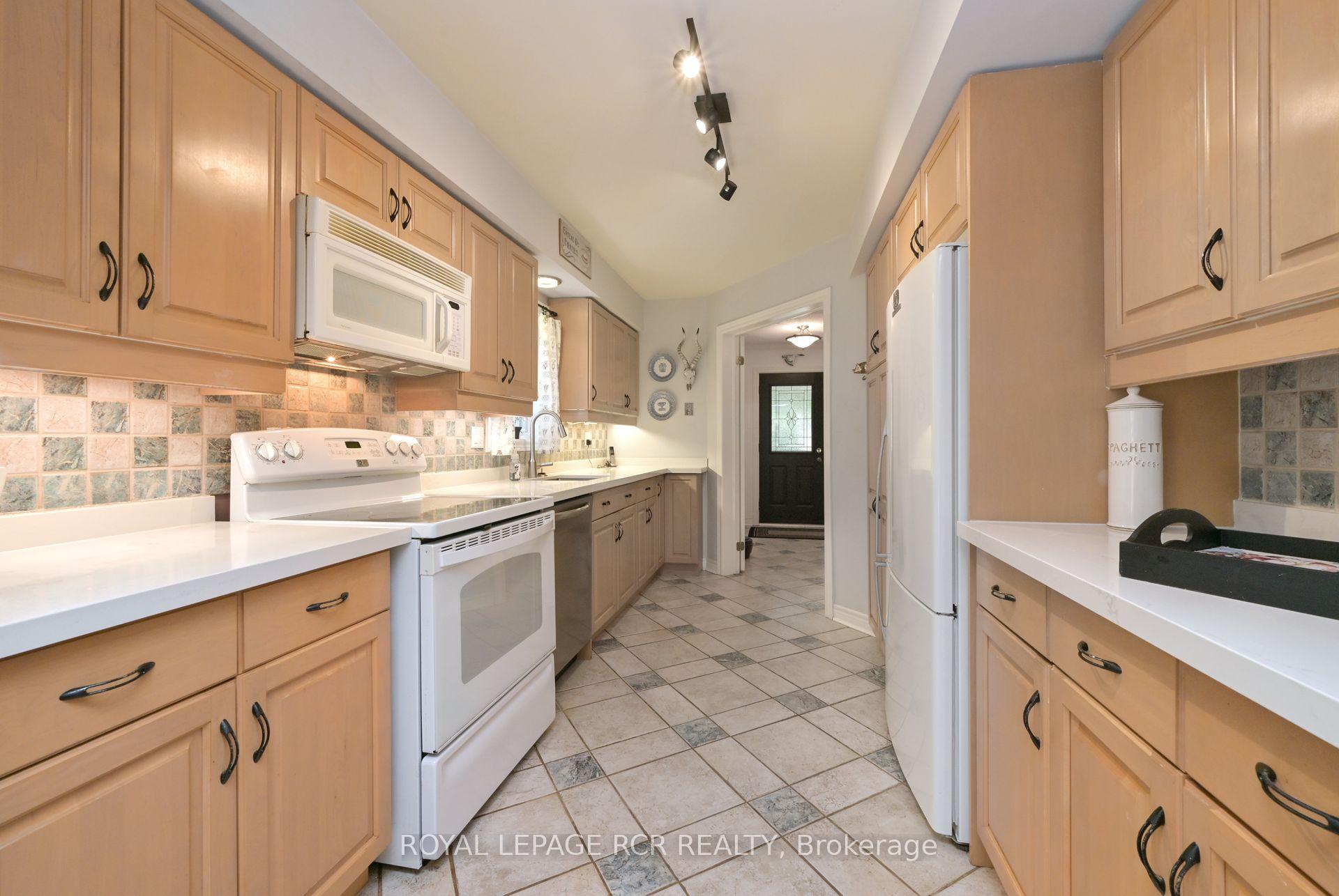 Photo 11 of 194 Green Briar Road, New Tecumseth, Alliston — HOMEH