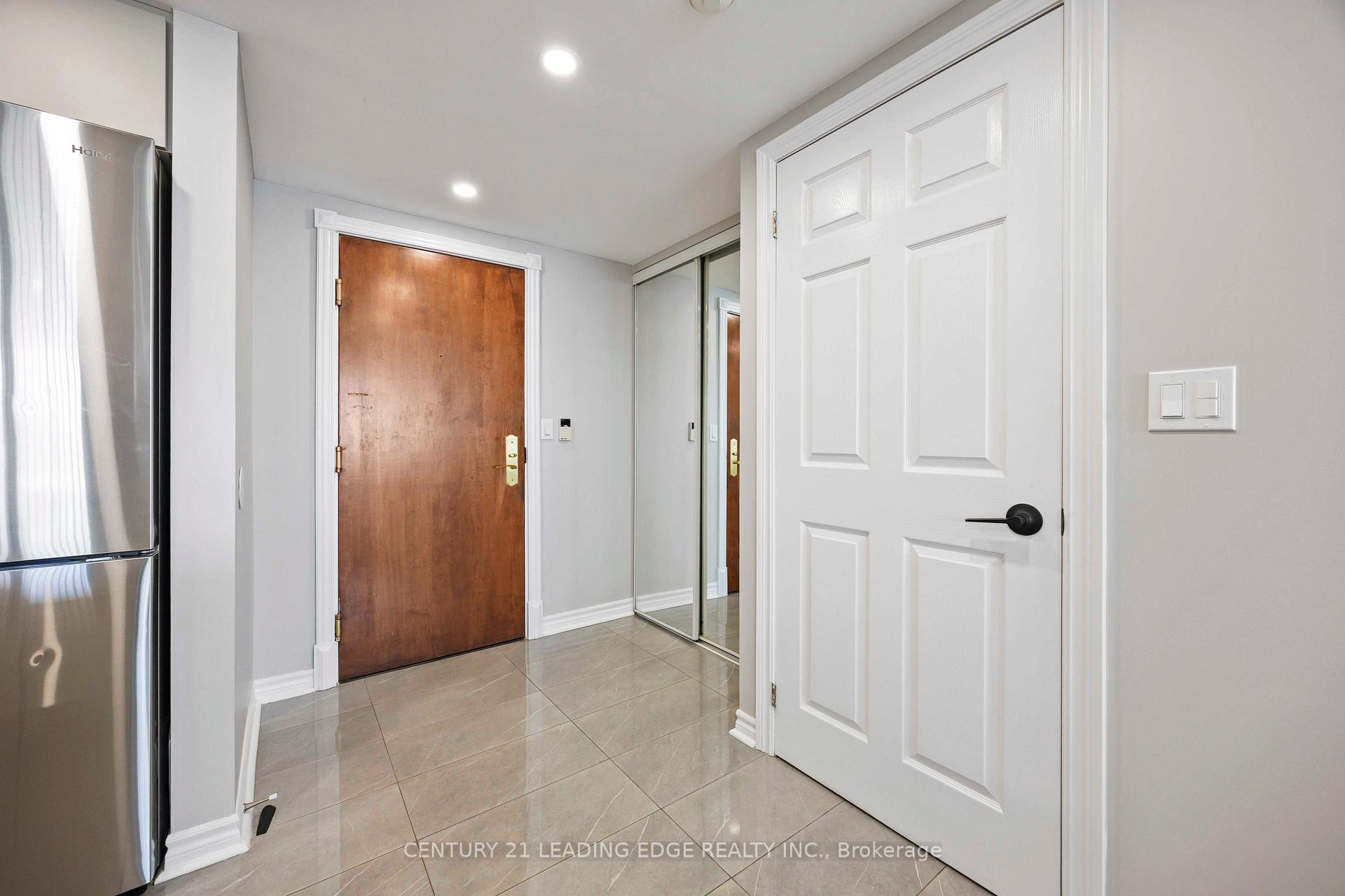 Photo 4 of Unit 807, 130 Pond Drive, Markham, Commerce Valley — HOMEH