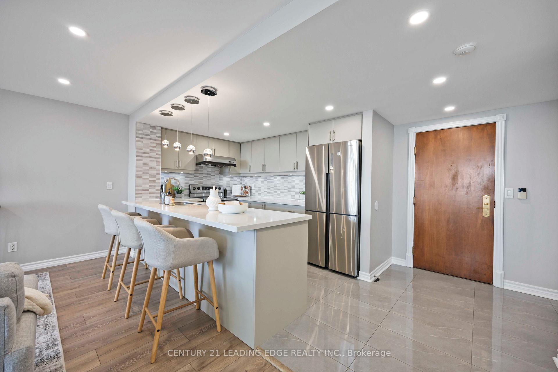 Photo 5 of Unit 807, 130 Pond Drive, Markham, Commerce Valley — HOMEH
