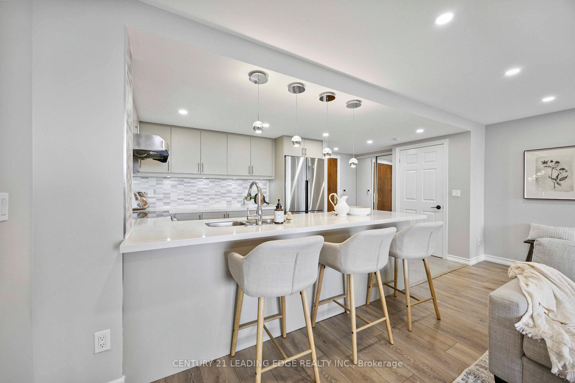 Photo 13 of Unit 807, 130 Pond Drive, Markham, Commerce Valley — HOMEH