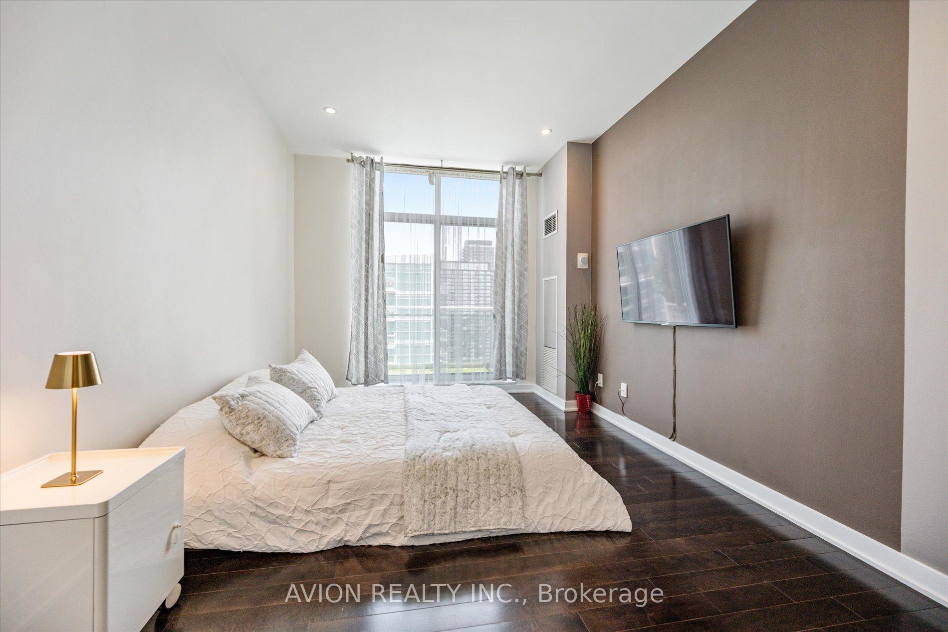 Photo 12 of Unit Ph 2402, 50 Lynn Williams Street, Toronto, Niagara — HOMEH