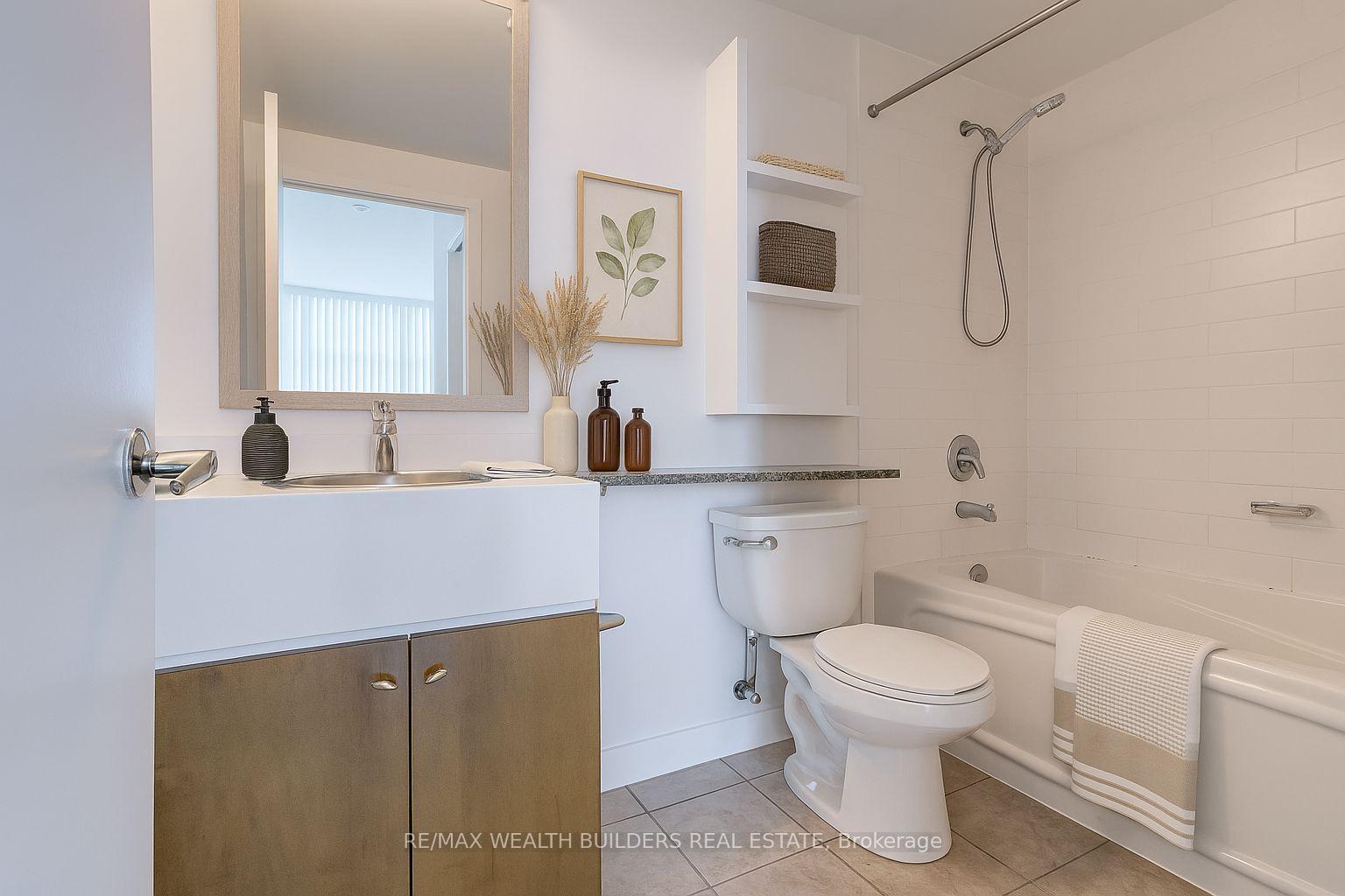 Photo 6 of Unit 712, 35 Mariner Terrace, Toronto, Waterfront Communities — HOMEH