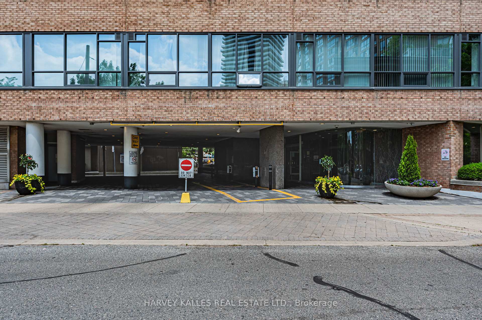 Photo 34 of Unit 2110, 1055 Bay Street, Toronto, Bay Street Corridor — HOMEH