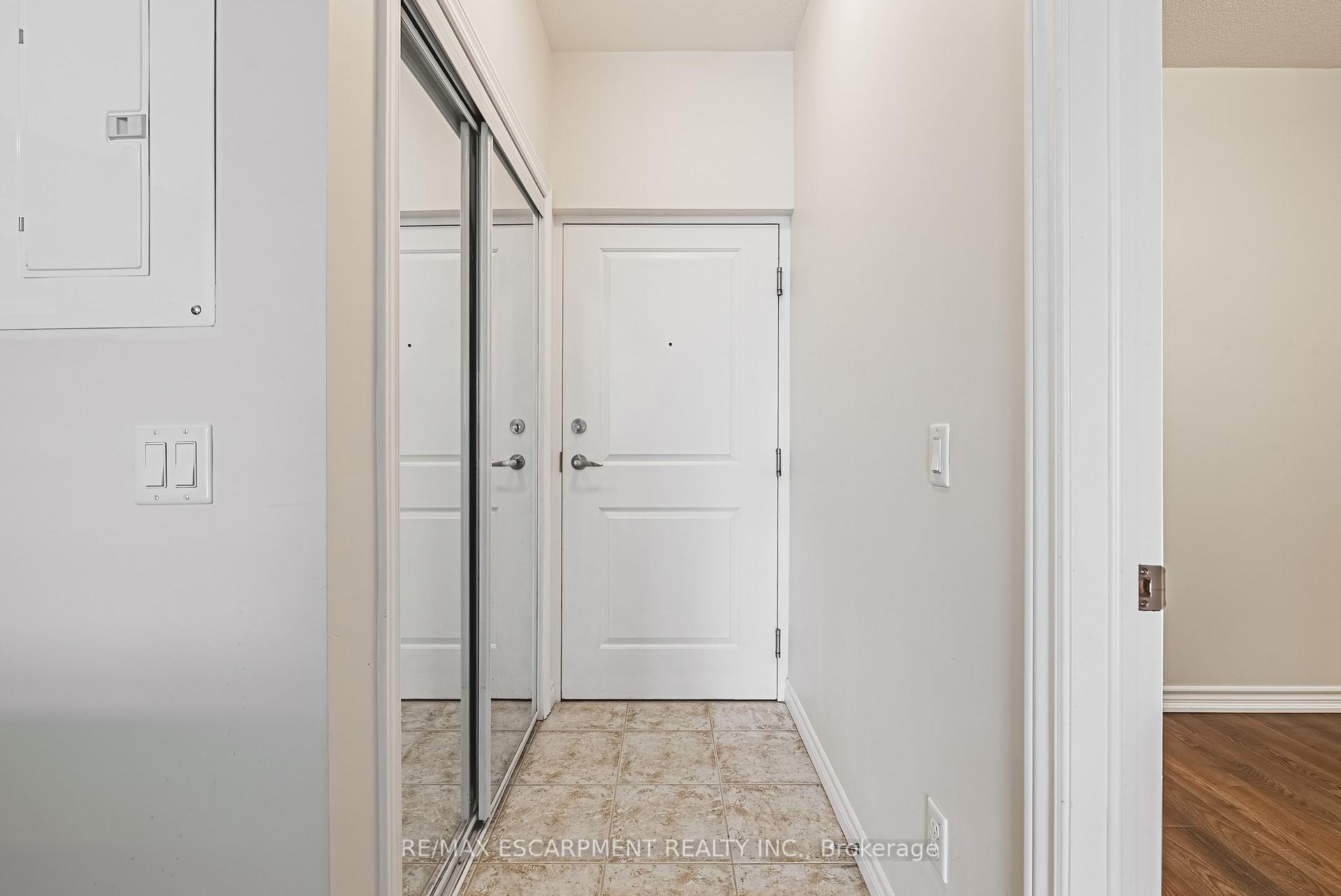 Photo 4 of Unit 308, 95 Wilson Street, Hamilton, Ancaster — HOMEH