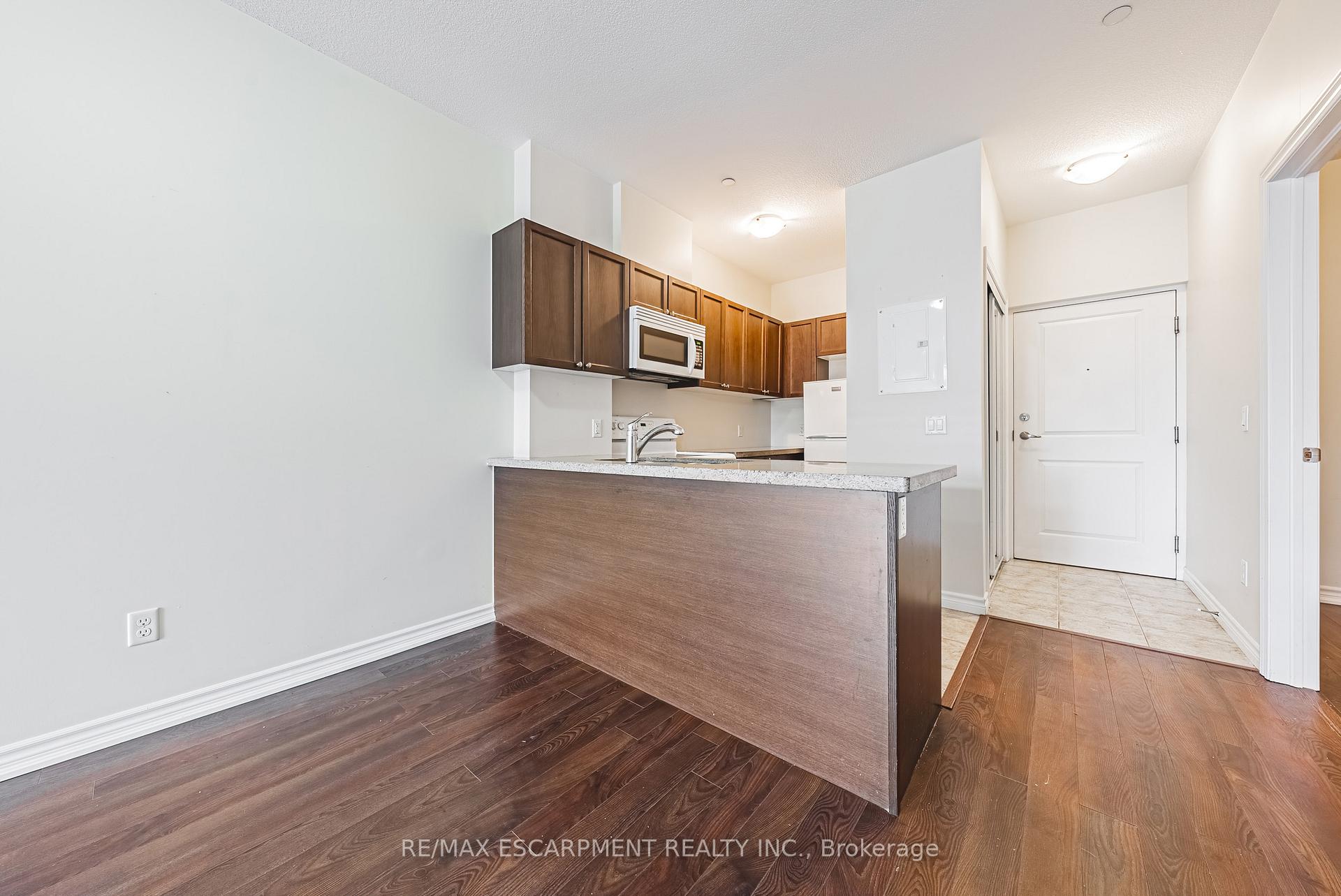 Photo 5 of Unit 308, 95 Wilson Street, Hamilton, Ancaster — HOMEH