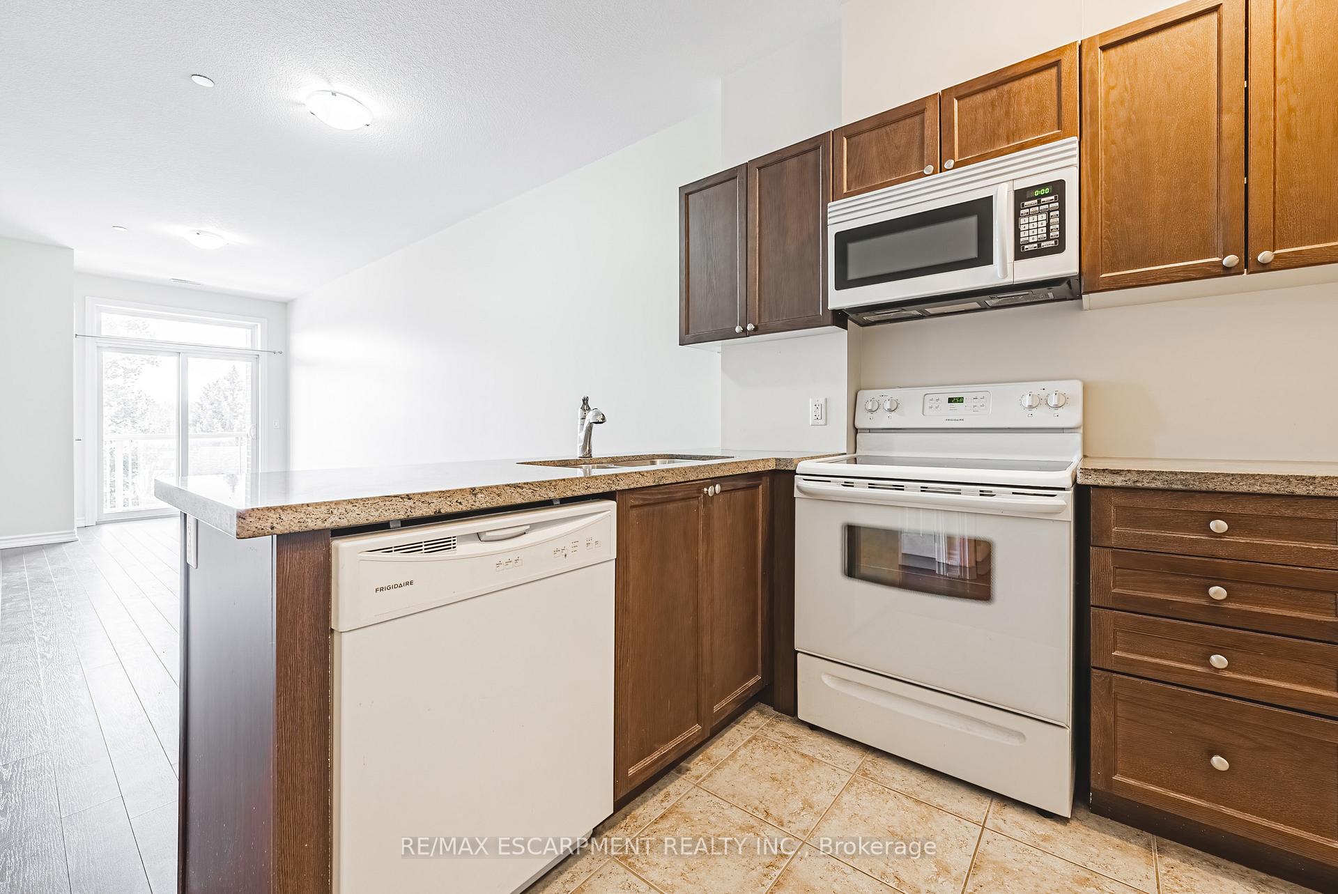 Photo 6 of Unit 308, 95 Wilson Street, Hamilton, Ancaster — HOMEH