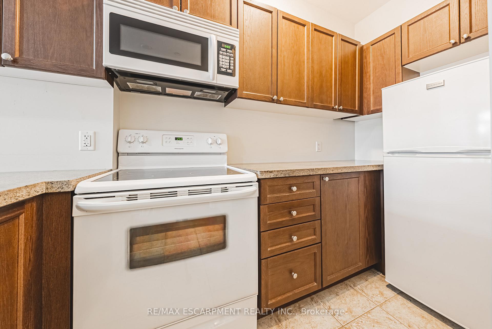 Photo 7 of Unit 308, 95 Wilson Street, Hamilton, Ancaster — HOMEH