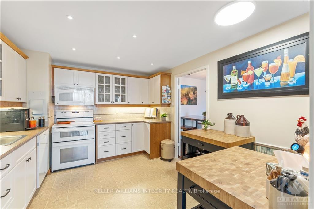 Photo 7 of Unit 703, 2951 Riverside Drive, Ottawa, Mooneys Bay/Riverside Park — HOMEH