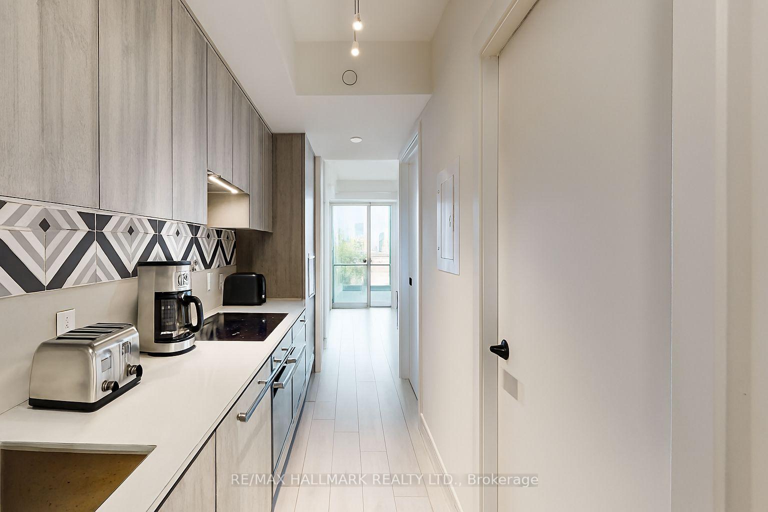 Photo 5 of Unit 709, 5 Lakeview Avenue, Toronto, Trinity-Bellwoods — HOMEH