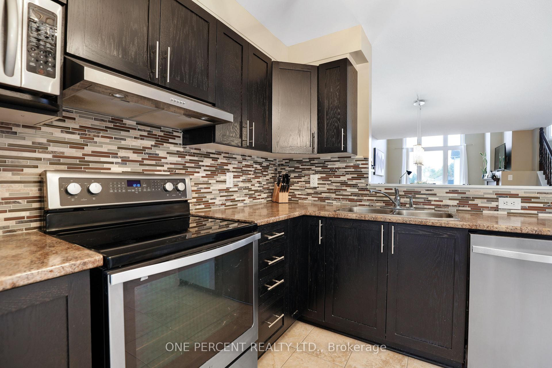 Photo 15 of Unit 24, 382 Galston Private, Ottawa, Mer Bleue/Bradley Estates/Anderson Park — HOMEH