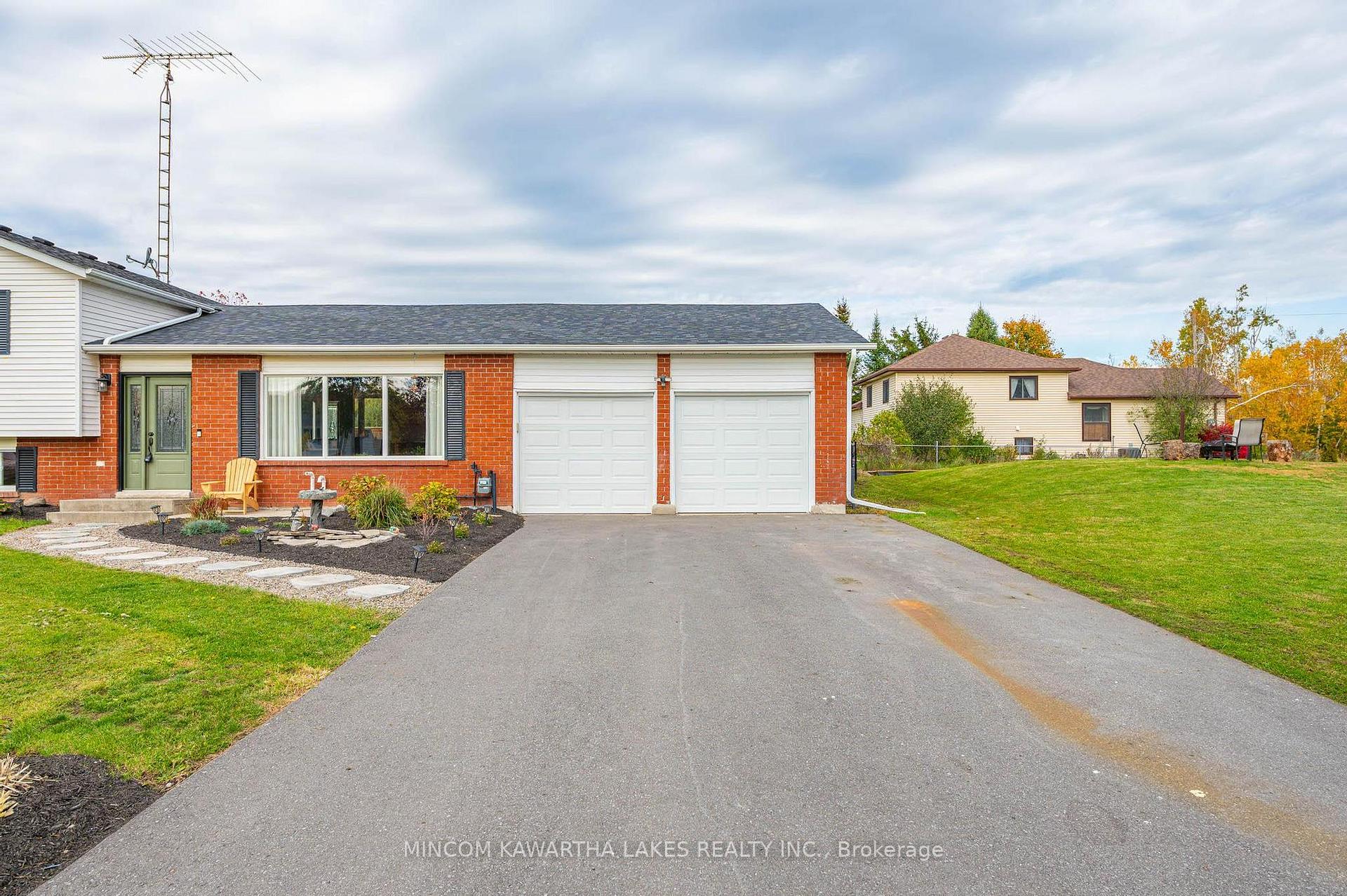 Photo 3 of 944 Blue Jay Street, Cavan Monaghan, Cavan Twp — HOMEH