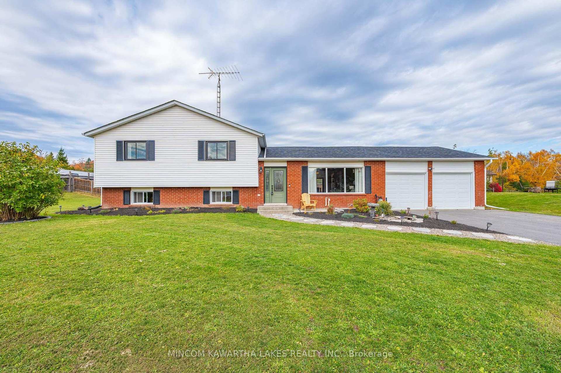 Photo 2 of 944 Blue Jay Street, Cavan Monaghan, Cavan Twp — HOMEH