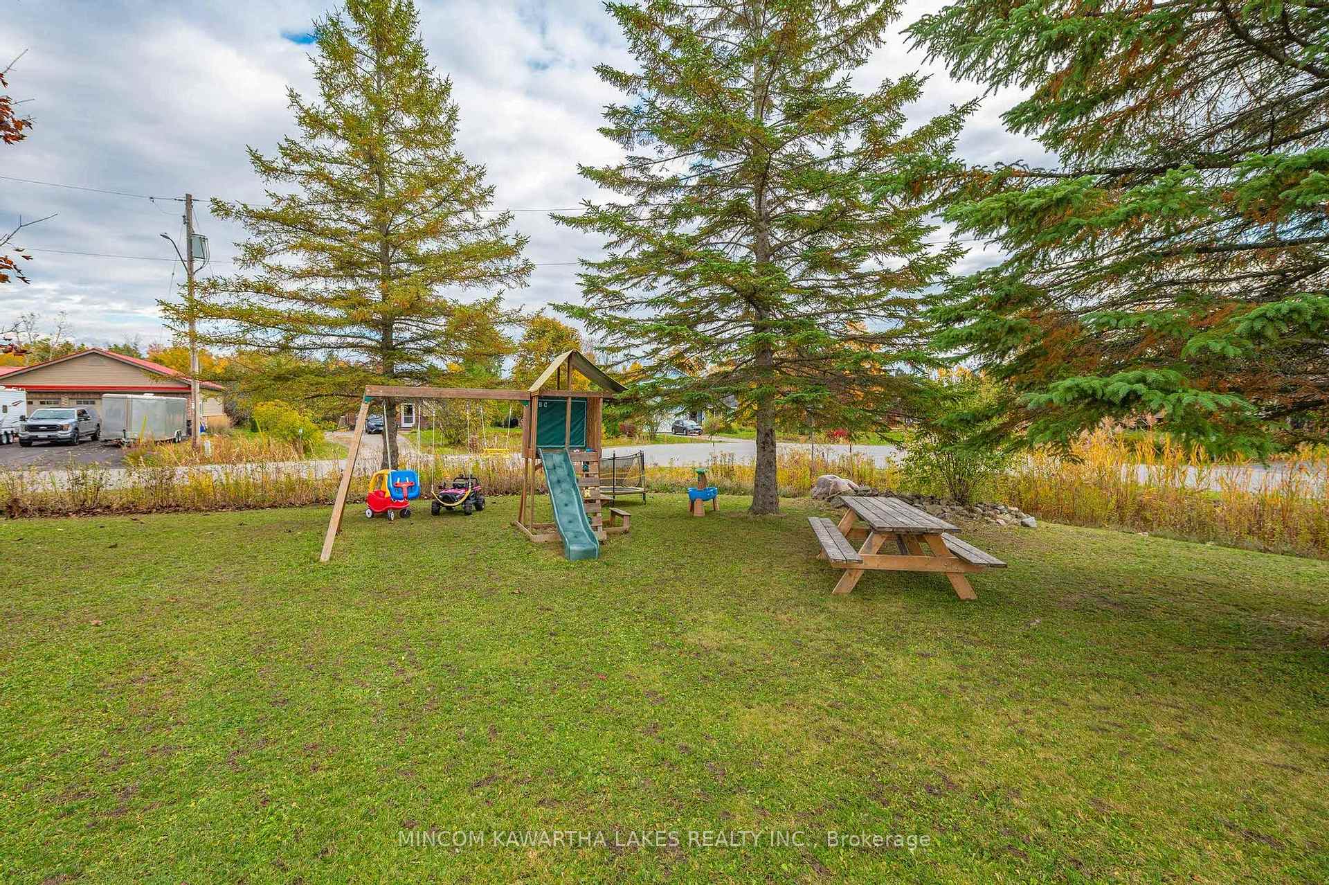 Photo 7 of 944 Blue Jay Street, Cavan Monaghan, Cavan Twp — HOMEH