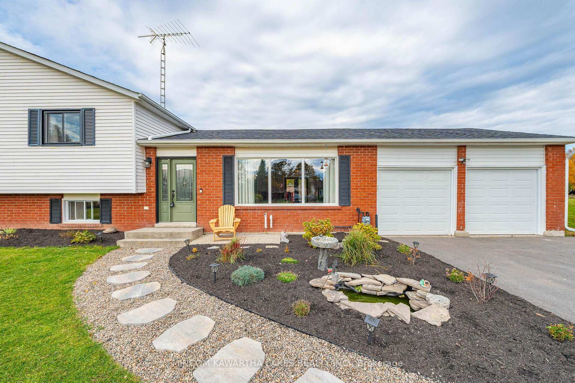 Photo 5 of 944 Blue Jay Street, Cavan Monaghan, Cavan Twp — HOMEH