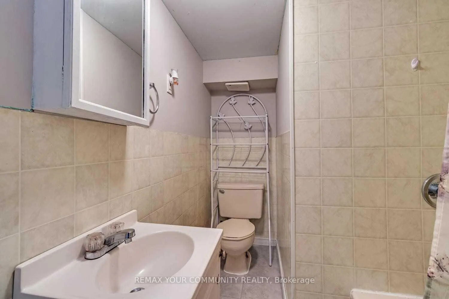 Photo 10 of 75 Tulloch Drive, Ajax, South East — HOMEH
