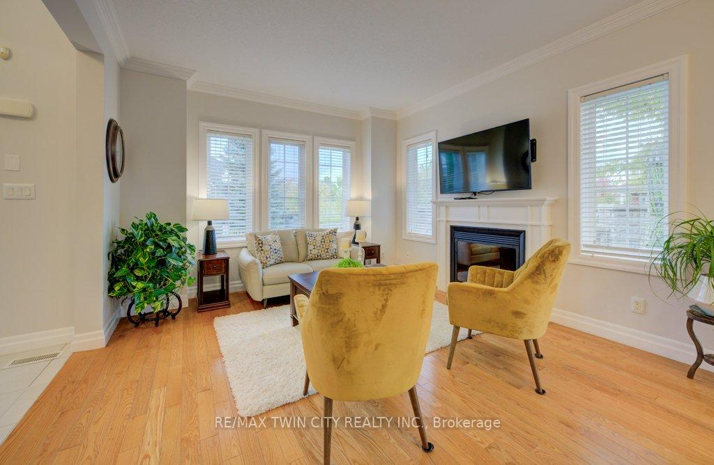 Photo 6 of Unit 11, 276 Sims Estate Drive, Kitchener — HOMEH