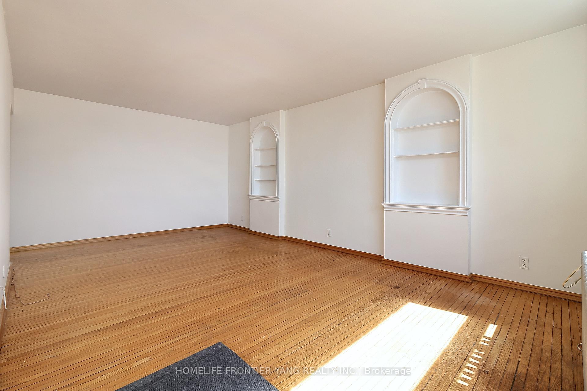 Photo 5 of Unit 21, 2697 Lake Shore Boulevard W, Etobicoke, Mimico — HOMEH