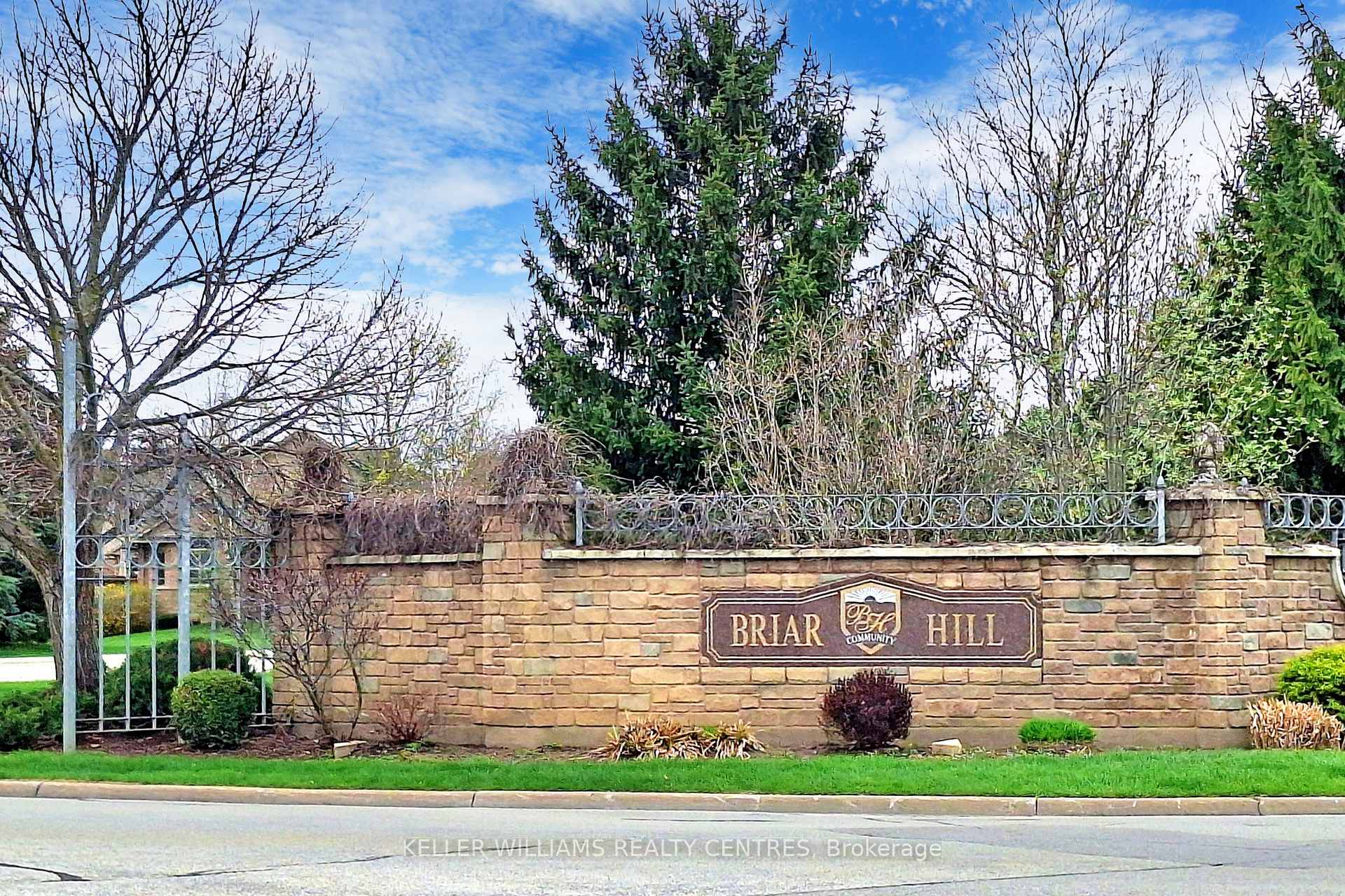 Photo 2 of Unit 302, 2 Briar Hill Heights, New Tecumseth, Alliston — HOMEH