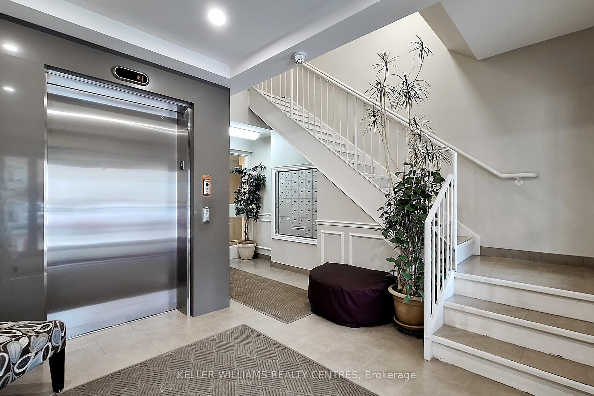 Photo 4 of Unit 302, 2 Briar Hill Heights, New Tecumseth, Alliston — HOMEH