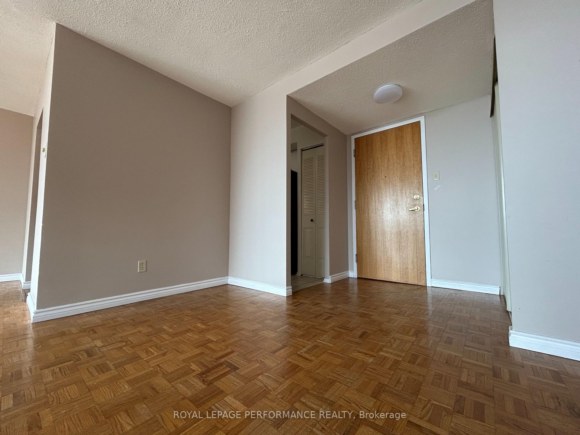 Photo 11 of Unit 1611, 2760 Carousel Crescent, Ottawa, Emerald Woods/Sawmill Creek — HOMEH