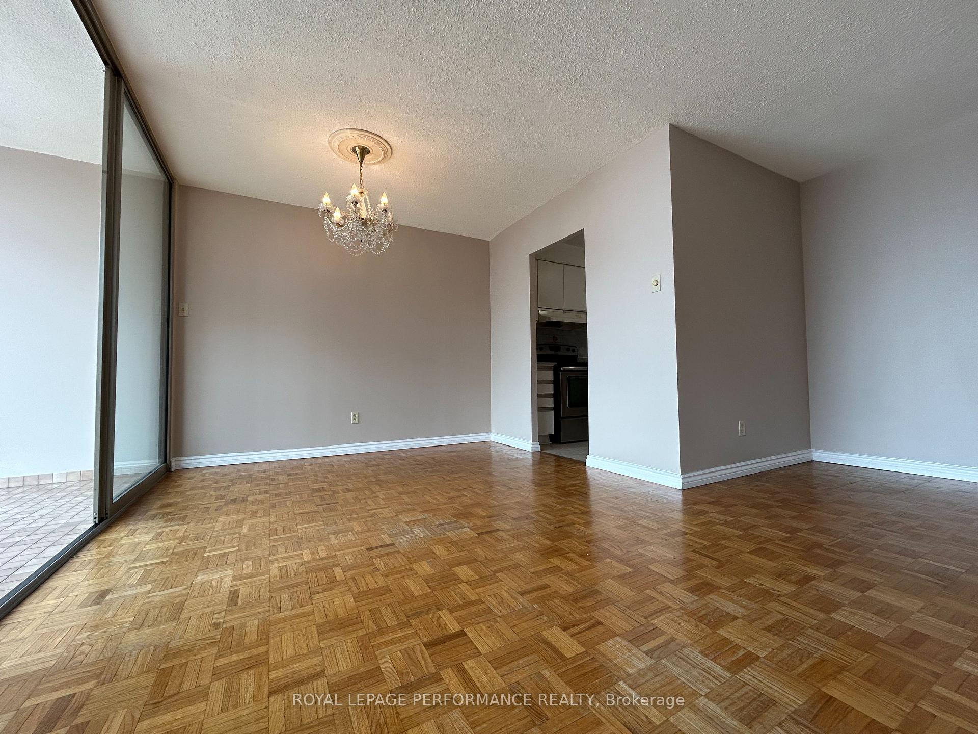 Photo 15 of Unit 1611, 2760 Carousel Crescent, Ottawa, Emerald Woods/Sawmill Creek — HOMEH