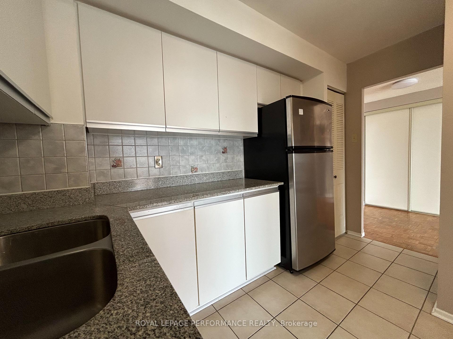 Photo 17 of Unit 1611, 2760 Carousel Crescent, Ottawa, Emerald Woods/Sawmill Creek — HOMEH
