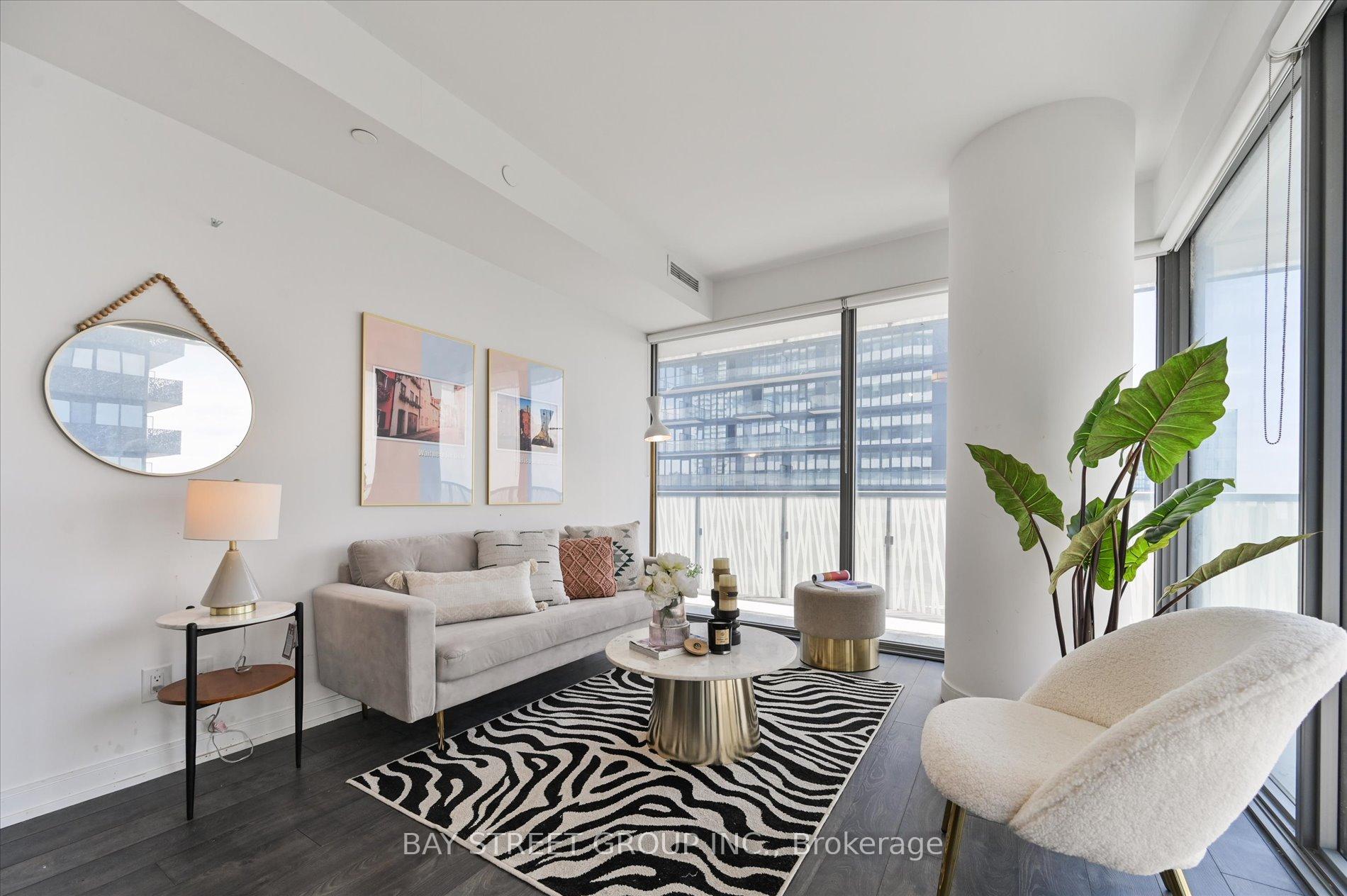 Front of Unit 4303, 50 Charles Street E