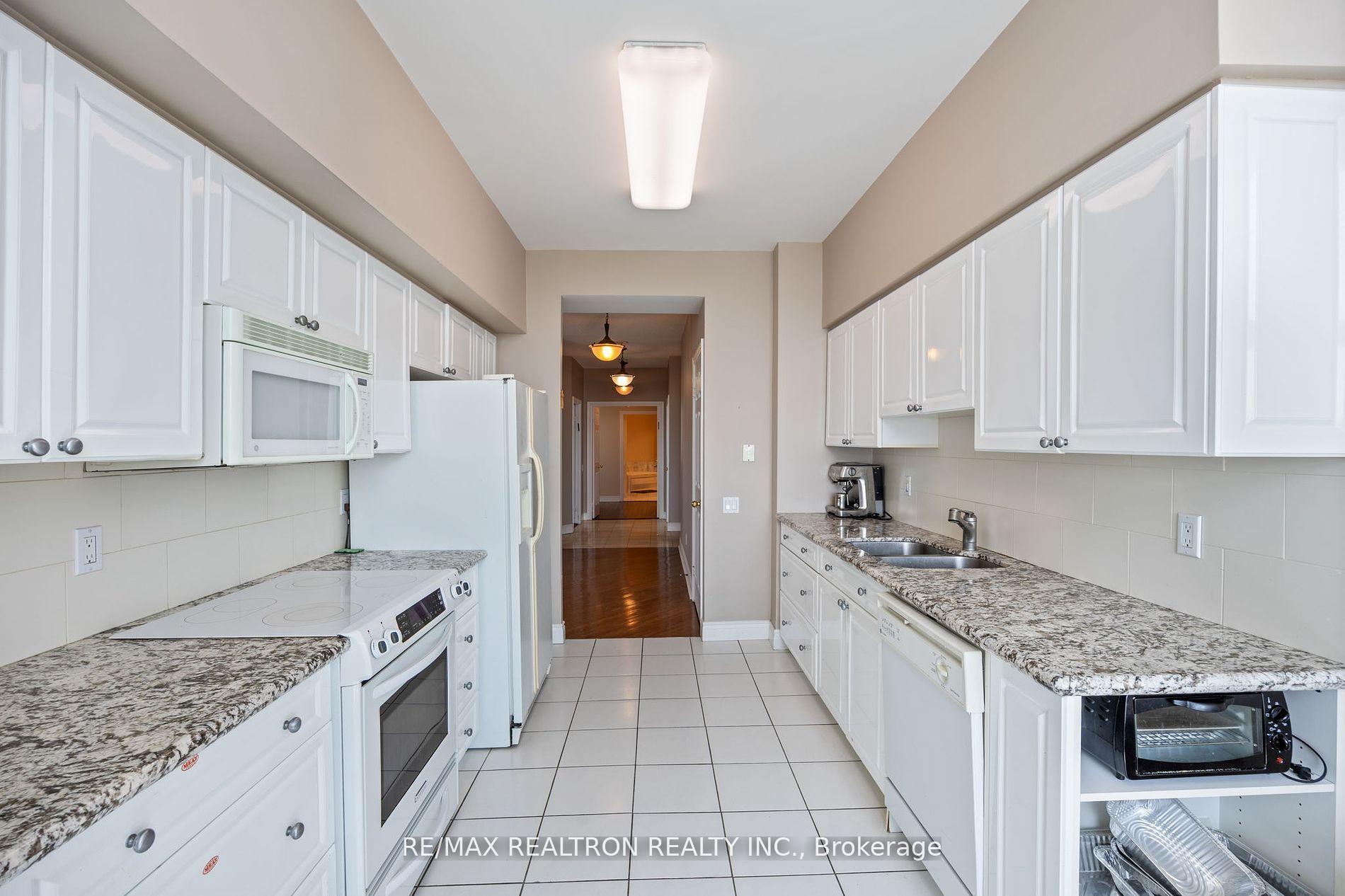 Photo 6 of Unit PH203, 8 Covington Road, Toronto, Englemount-Lawrence — HOMEH