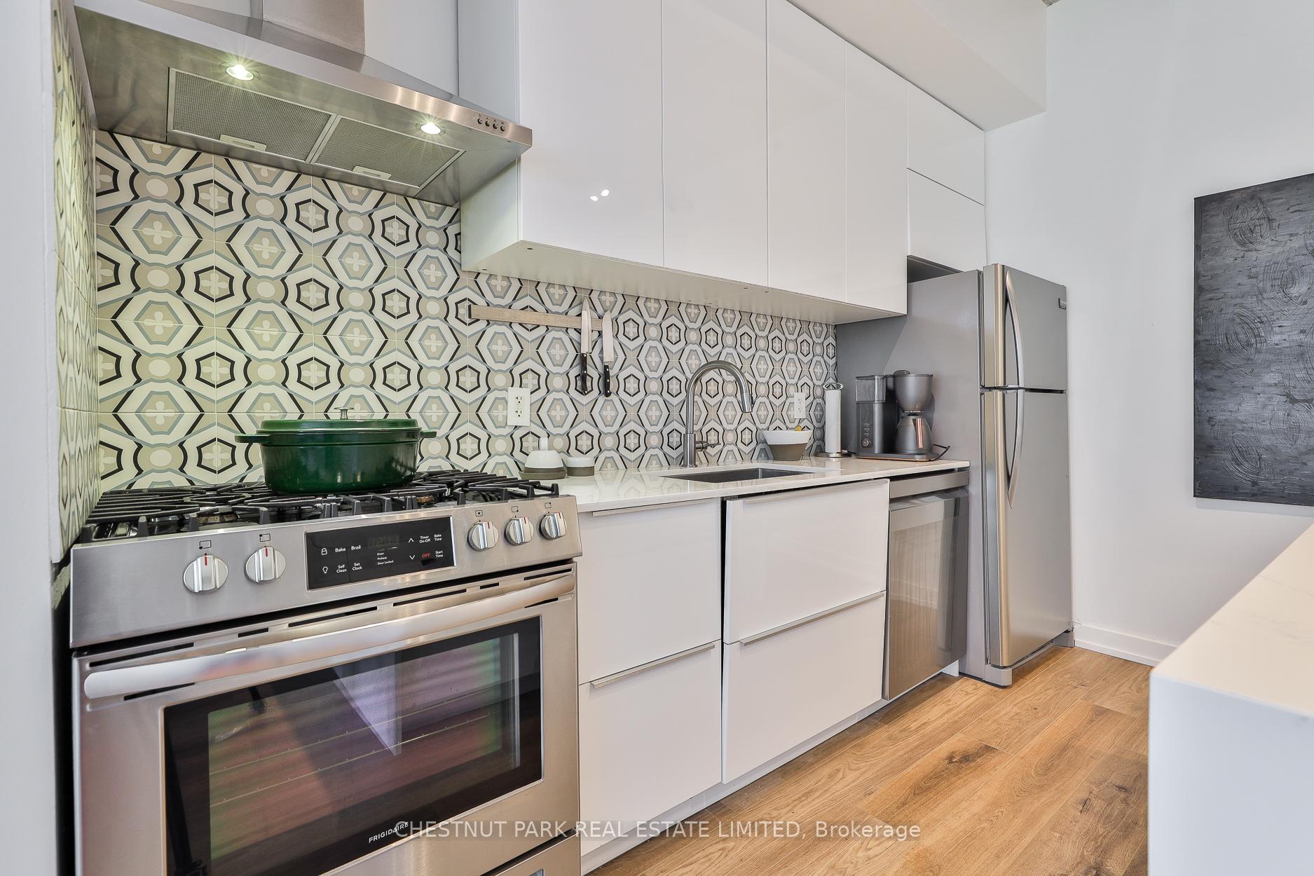 Photo 6 of Unit 211, 60 Bathurst Street, Toronto, Niagara — HOMEH